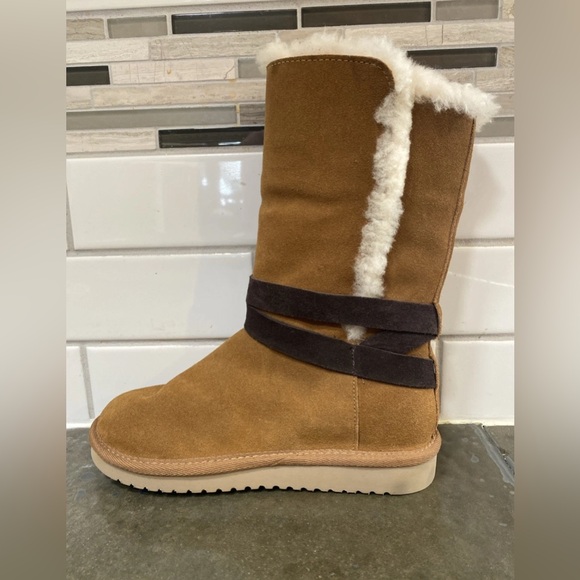 🥰🍭🦊Koolaburra Tan Suede Boots with White Fur and Black Bow - Picture 3 of 12